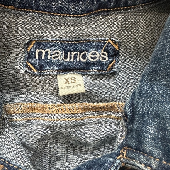 NWOT! Maurices Cropped Blue Denim Jacket - Picture 3 of 4